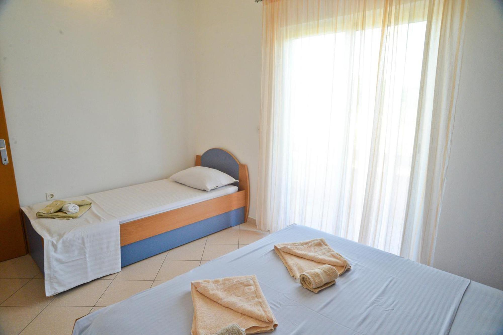 Apartments Lonic Kukljica Kamer foto