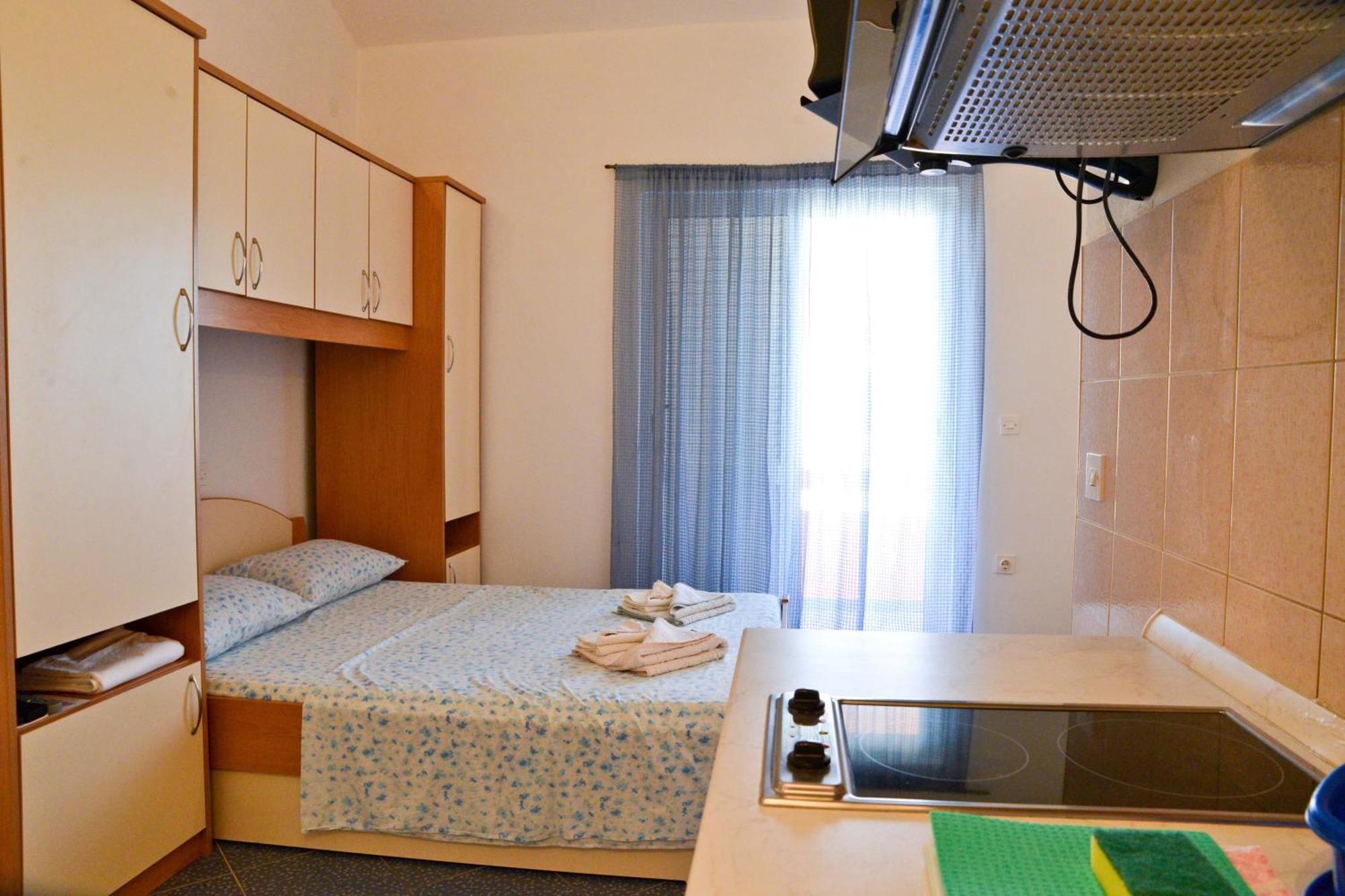 Apartments Lonic Kukljica Kamer foto