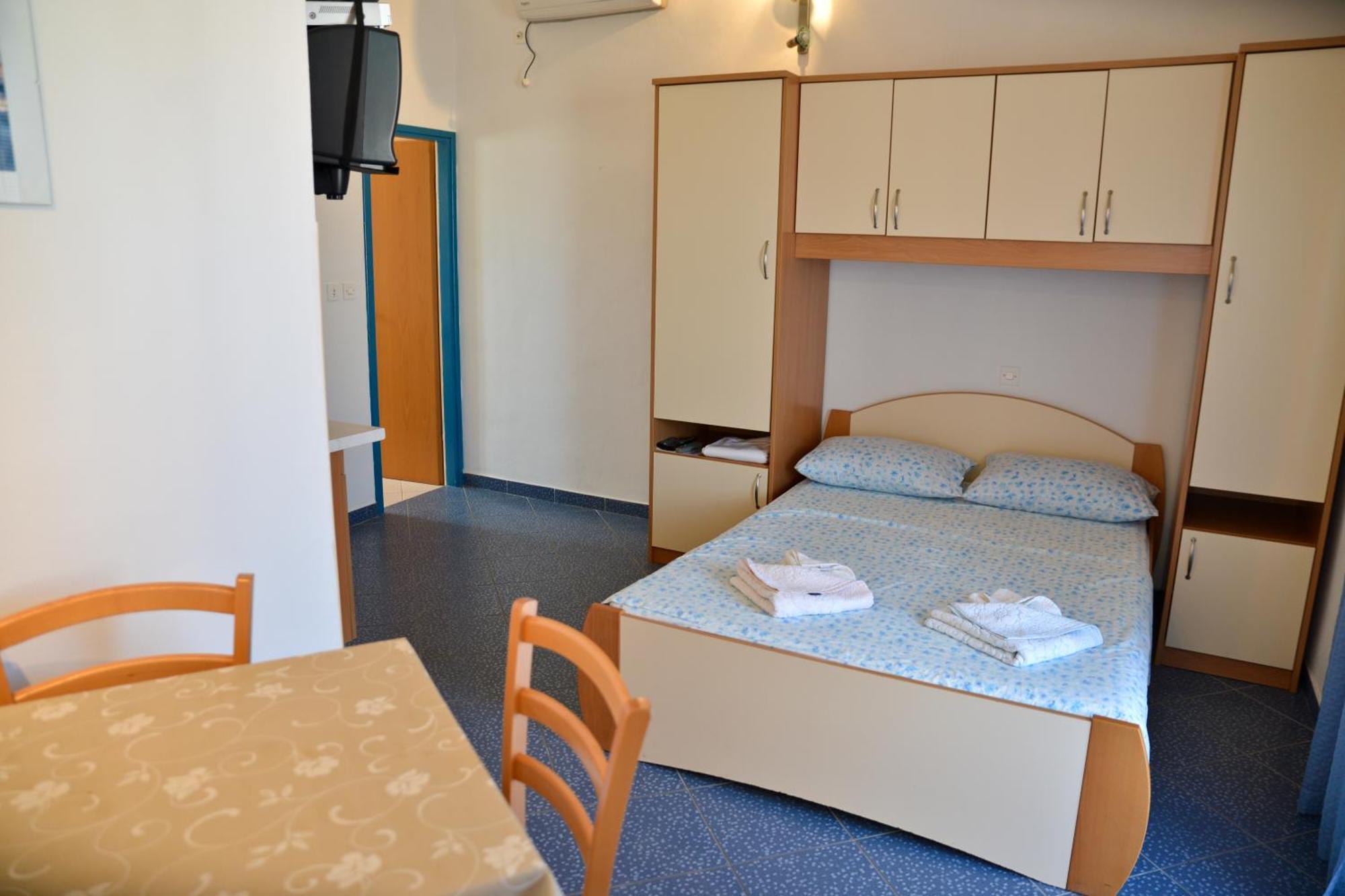 Apartments Lonic Kukljica Kamer foto